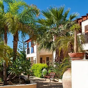 https://residence-casa-del-mar.sicilyhotelsitaly.net