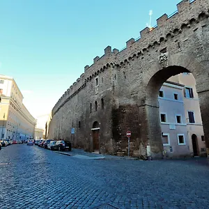 Characteristic Just Beside The Vatican , Rome Italië